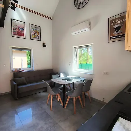 Feriehus W Gorzewie Niedaleko Jeziora Biale